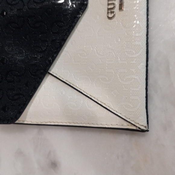 Shoulder Bag - Picture 3 of 16